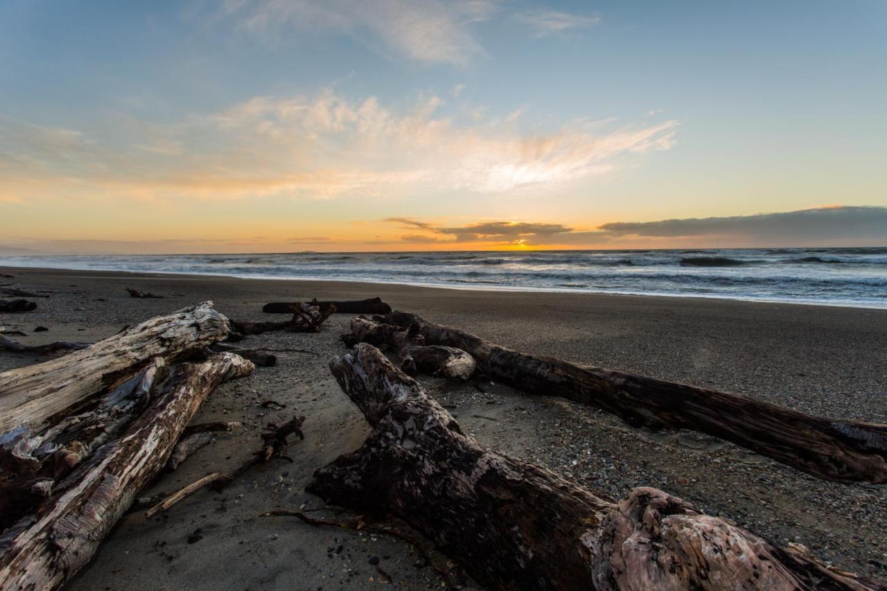 Haast Beach Motel Екстериор снимка